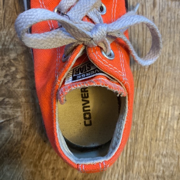 bright coral converse size 7 white laces - Picture 4 of 5